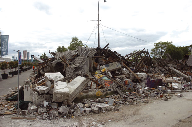 Порушили зграде под фантомкама